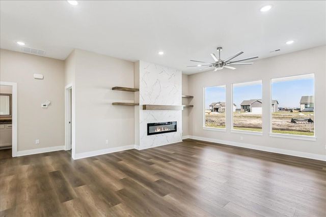 1530 E Appleton St, Valley Center, KS 67147
