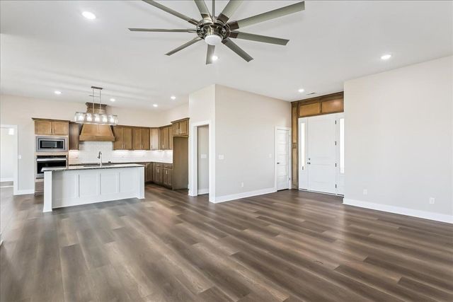 1530 E Appleton St, Valley Center, KS 67147