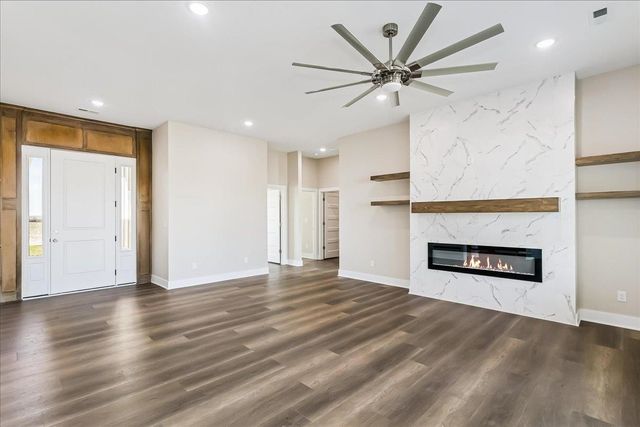 1530 E Appleton St, Valley Center, KS 67147