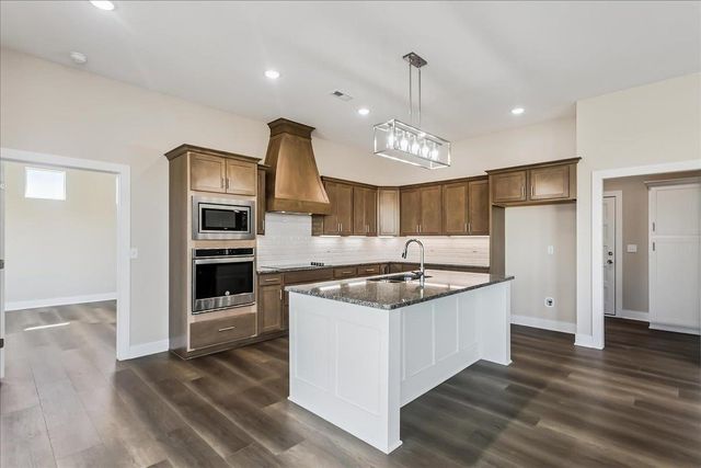 1530 E Appleton St, Valley Center, KS 67147