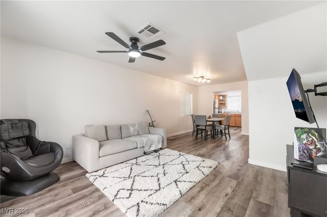 4734 Valleyside Avenue, Las Vegas, NV 89115