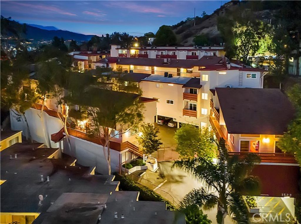 1523 E Windsor 208A, Glendale, CA 91205