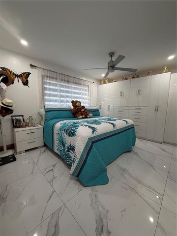 15022 SW 67th Ln, Miami, FL 33193