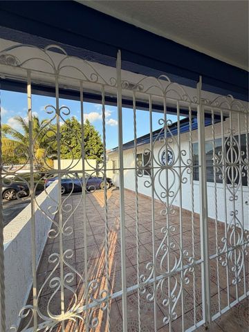 15022 SW 67th Ln, Miami, FL 33193