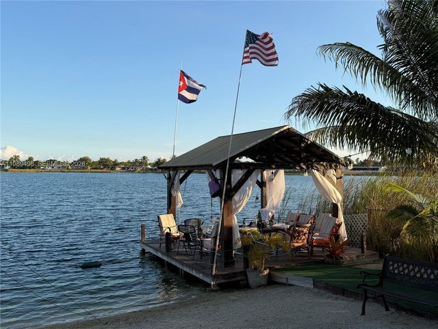 15022 SW 67th Ln, Miami, FL 33193