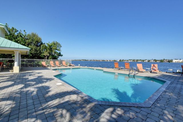 169 Barefoot Cove, Hypoluxo, FL 33462