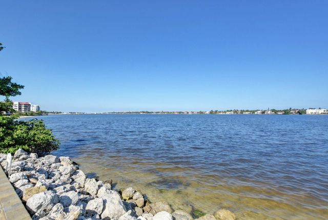 169 Barefoot Cove, Hypoluxo, FL 33462