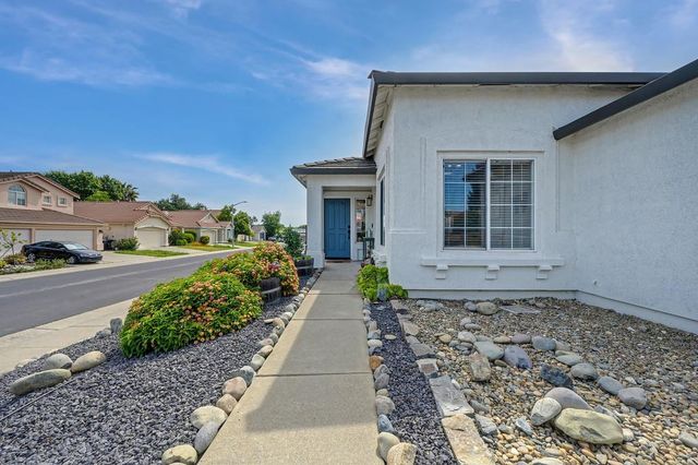 201 Stavros Ct, Roseville, CA 95678