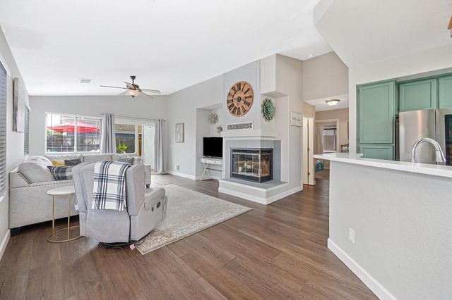 201 Stavros Ct, Roseville, CA 95678