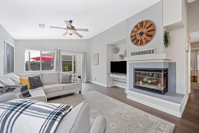 201 Stavros Ct, Roseville, CA 95678