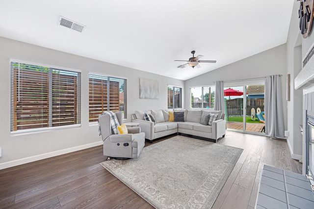 201 Stavros Ct, Roseville, CA 95678