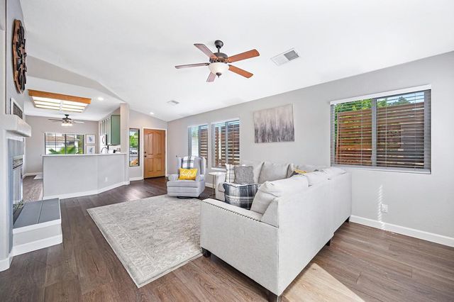 201 Stavros Ct, Roseville, CA 95678