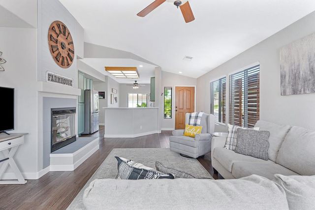 201 Stavros Ct, Roseville, CA 95678