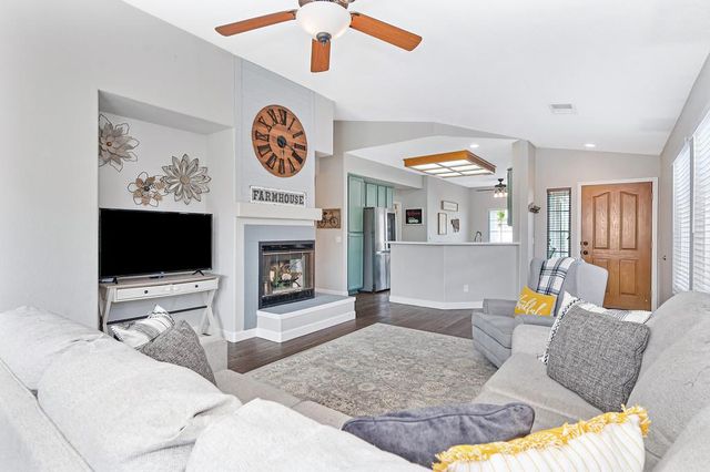 201 Stavros Ct, Roseville, CA 95678