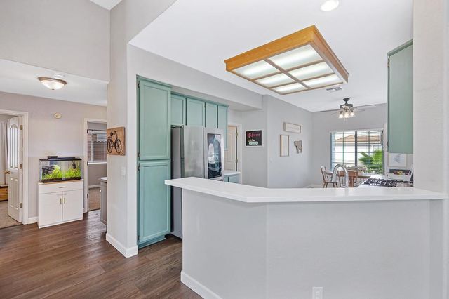 201 Stavros Ct, Roseville, CA 95678