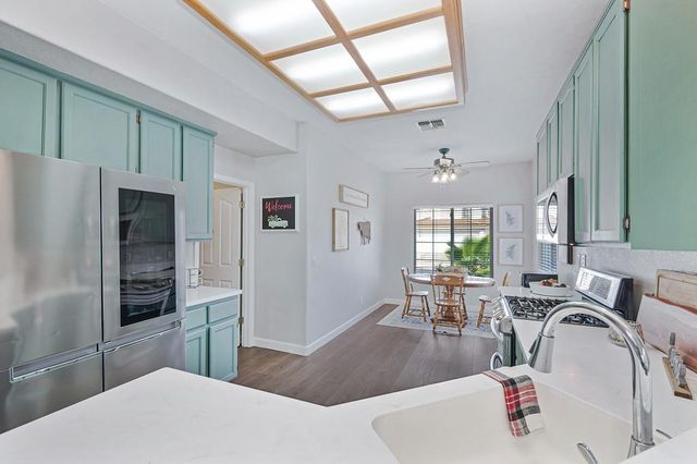 201 Stavros Ct, Roseville, CA 95678