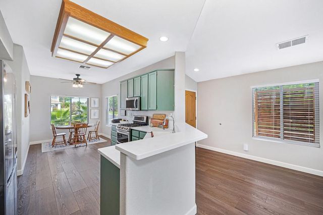 201 Stavros Ct, Roseville, CA 95678