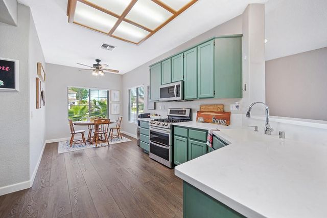 201 Stavros Ct, Roseville, CA 95678
