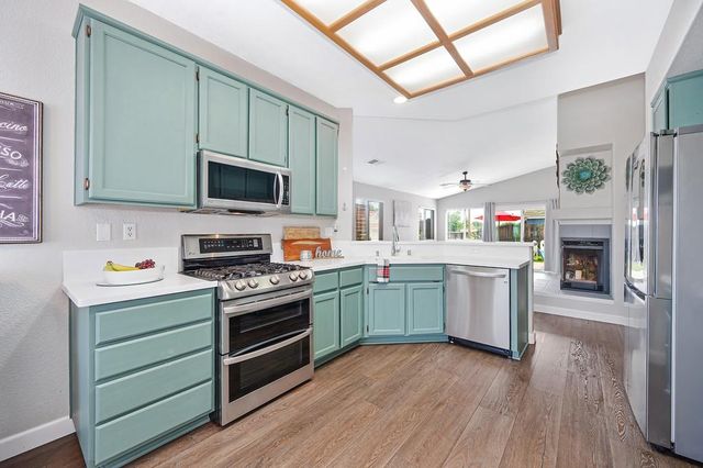 201 Stavros Ct, Roseville, CA 95678