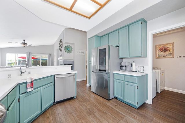 201 Stavros Ct, Roseville, CA 95678