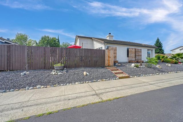 201 Stavros Ct, Roseville, CA 95678