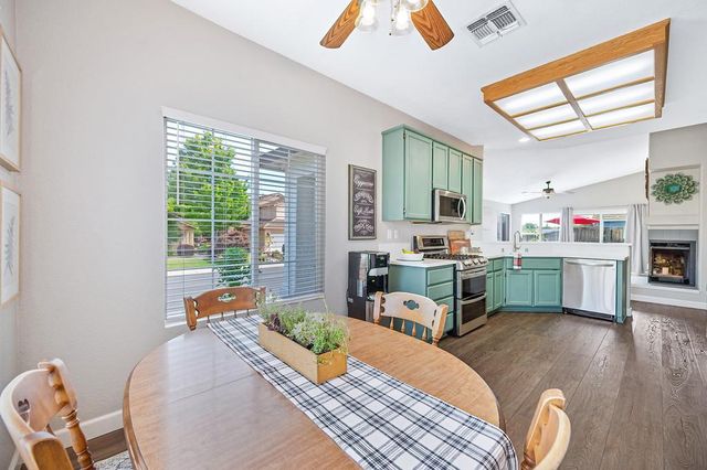201 Stavros Ct, Roseville, CA 95678
