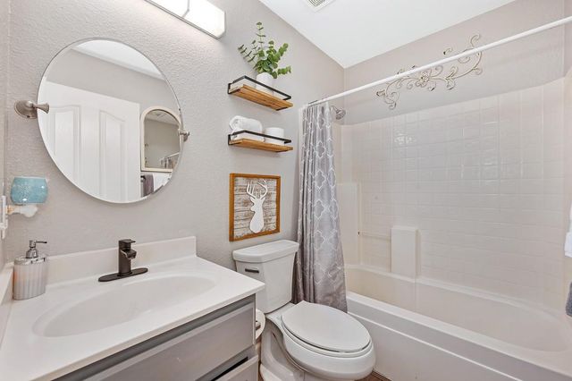 201 Stavros Ct, Roseville, CA 95678