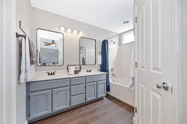 201 Stavros Ct, Roseville, CA 95678