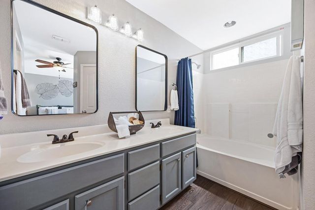 201 Stavros Ct, Roseville, CA 95678