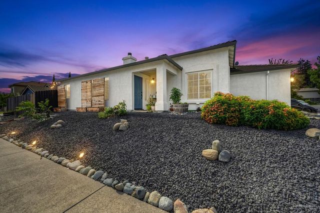 201 Stavros Ct, Roseville, CA 95678
