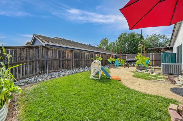 201 Stavros Ct, Roseville, CA 95678