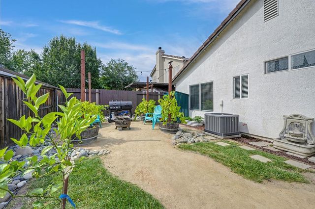 201 Stavros Ct, Roseville, CA 95678