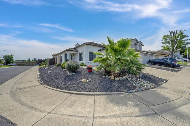201 Stavros Ct, Roseville, CA 95678