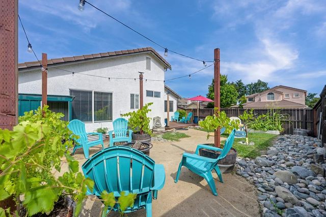 201 Stavros Ct, Roseville, CA 95678