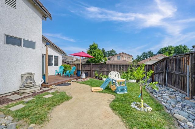 201 Stavros Ct, Roseville, CA 95678