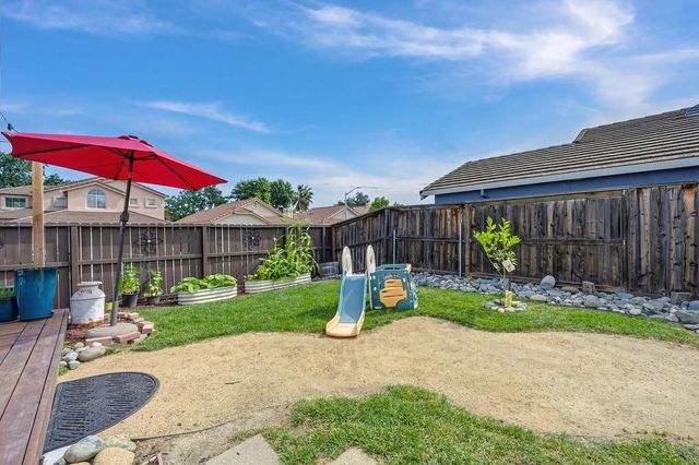 201 Stavros Ct, Roseville, CA 95678