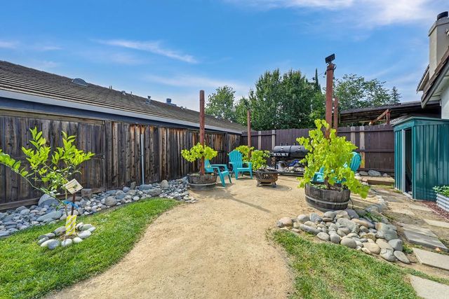 201 Stavros Ct, Roseville, CA 95678