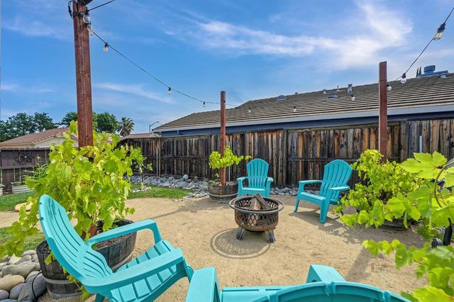 201 Stavros Ct, Roseville, CA 95678