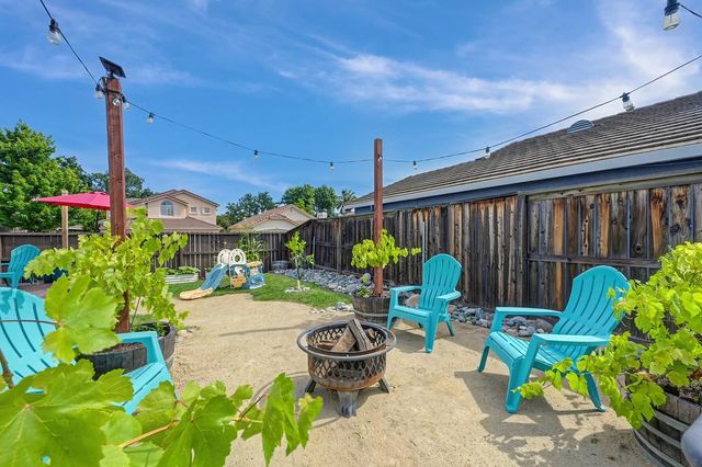 201 Stavros Ct, Roseville, CA 95678