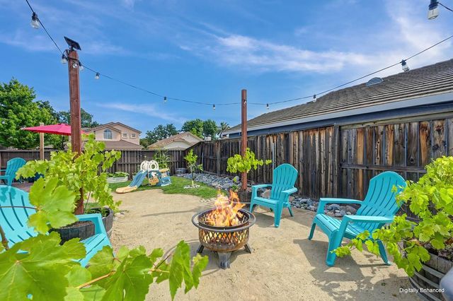 201 Stavros Ct, Roseville, CA 95678