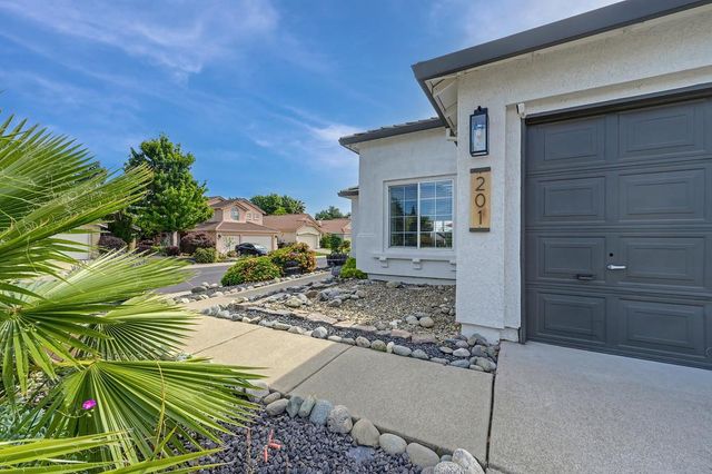 201 Stavros Ct, Roseville, CA 95678