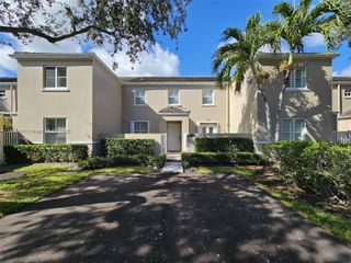 5570 SW 70th Pl S, Miami, FL 33155