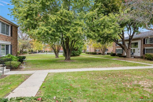 635 E Fox Hills Drive 41, Bloomfield Hills, MI 48304