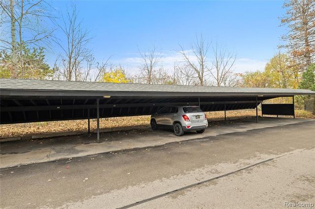 635 E Fox Hills Drive 41, Bloomfield Hills, MI 48304