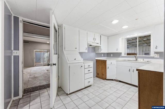 2375 Porter St, Lebanon, OR 97355