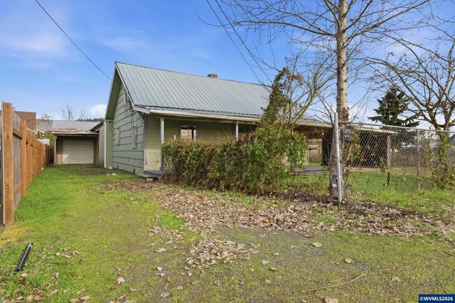 2375 Porter St, Lebanon, OR 97355