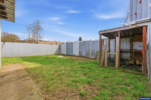 2375 Porter St, Lebanon, OR 97355