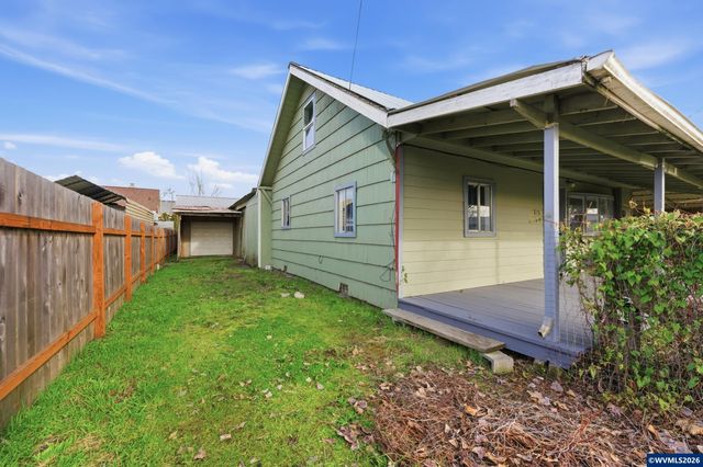 2375 Porter St, Lebanon, OR 97355