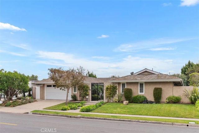 1015 Nottingham Road, Newport Beach, CA 92660