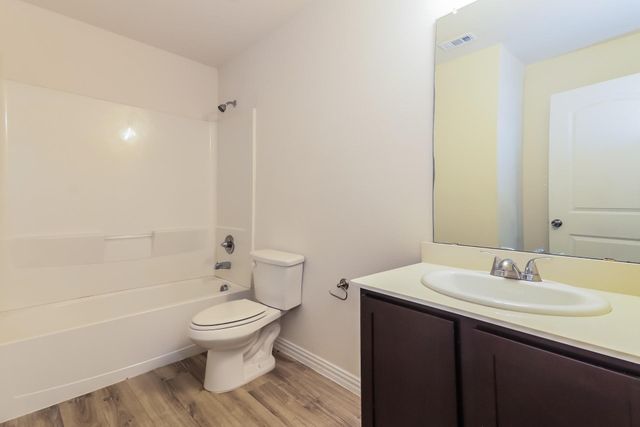 1120 W Owing Street, Denison, TX 75020